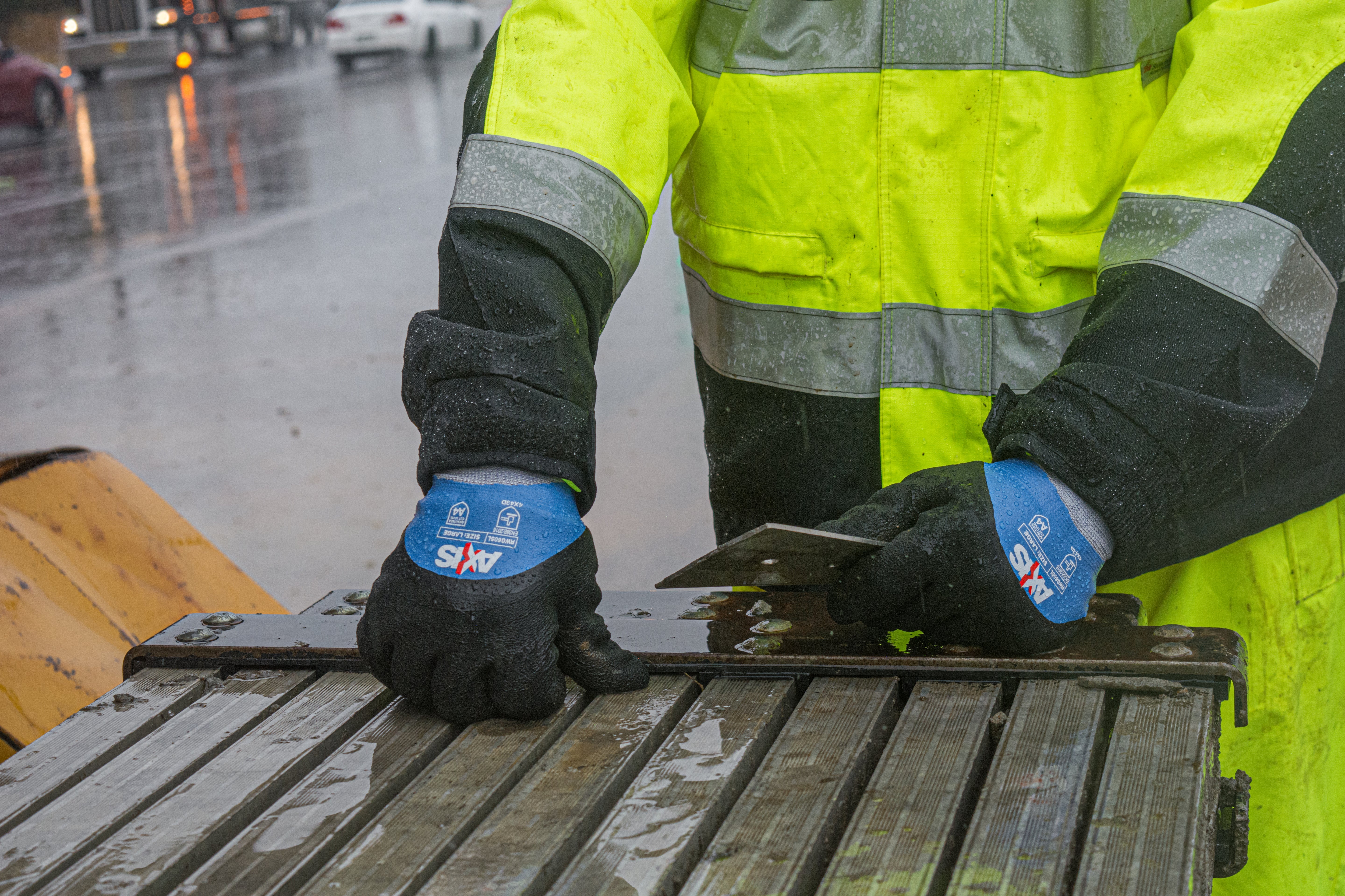 Radians RWG605 Axis Thermal Cut 4 Glove (Pack of 12)