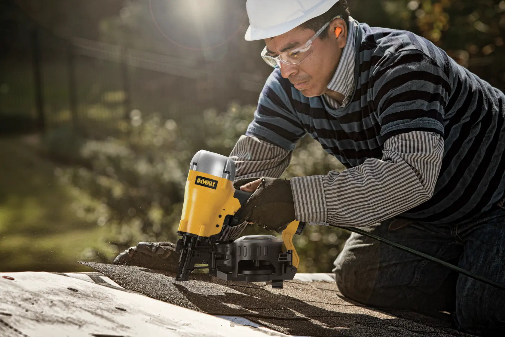 DeWALT DW46RN 15° Coil Pneumatic Roofing Nailer