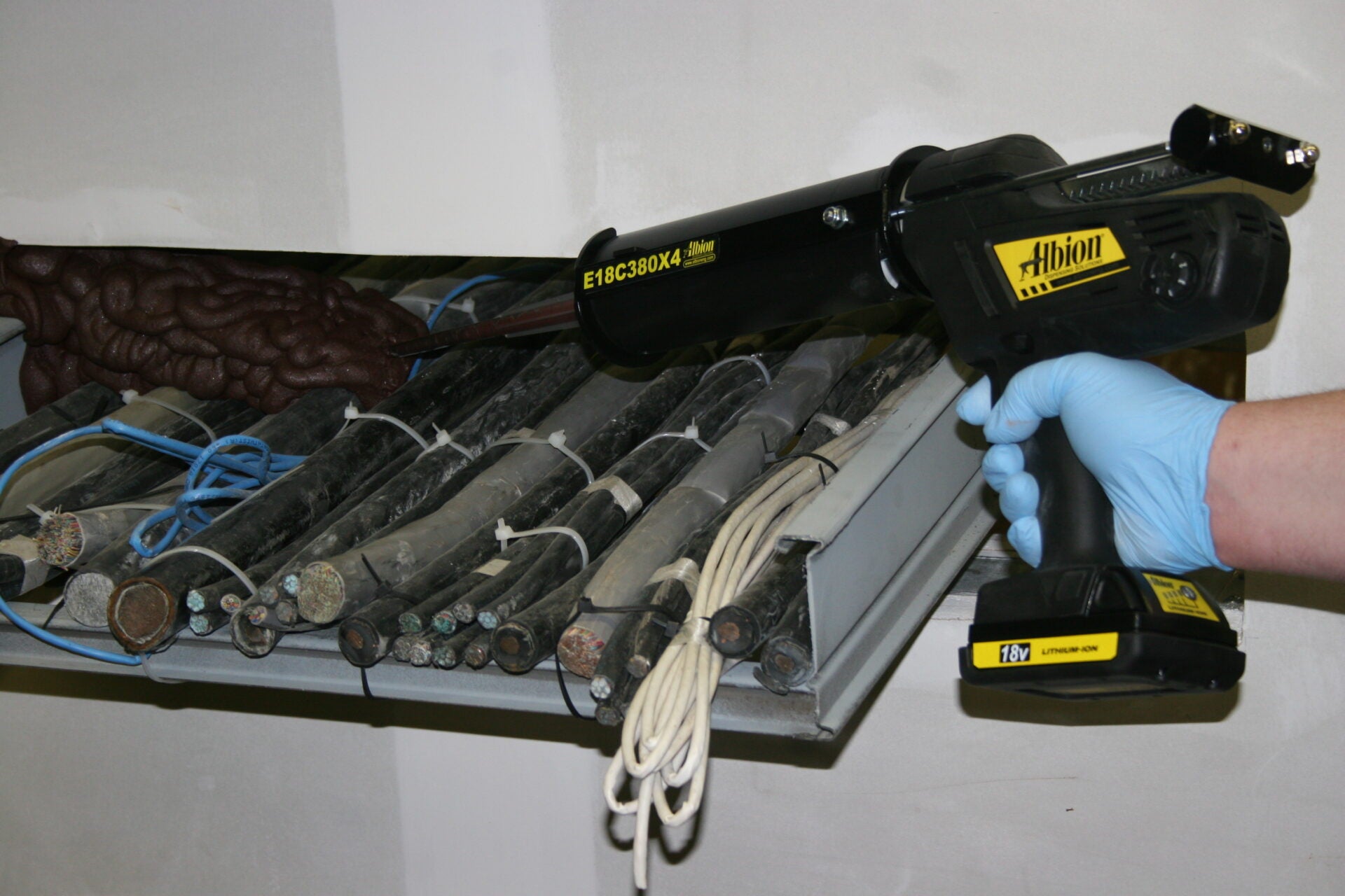 380ml Cordless Co-Axial Multi-Component Cartridge Gun (4:1 or 5:1)