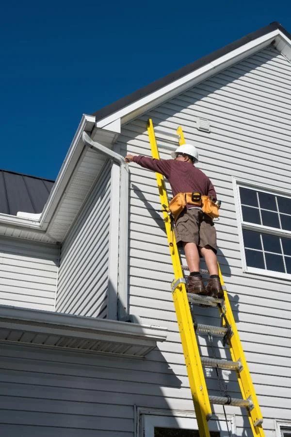 Extension  Ladder  32' Louisville FE4232HD1AA Rated 375 Lbs